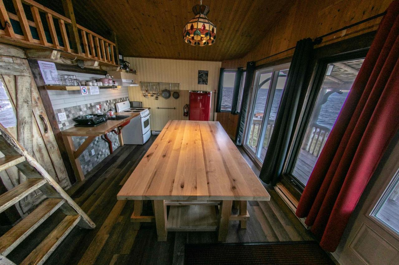 Auberge Festive Sea Shack Sainte Anne des Monts ภายนอก รูปภาพ